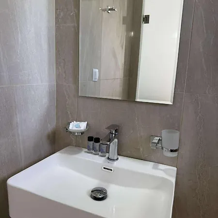 شقة Hector's Kalamákion